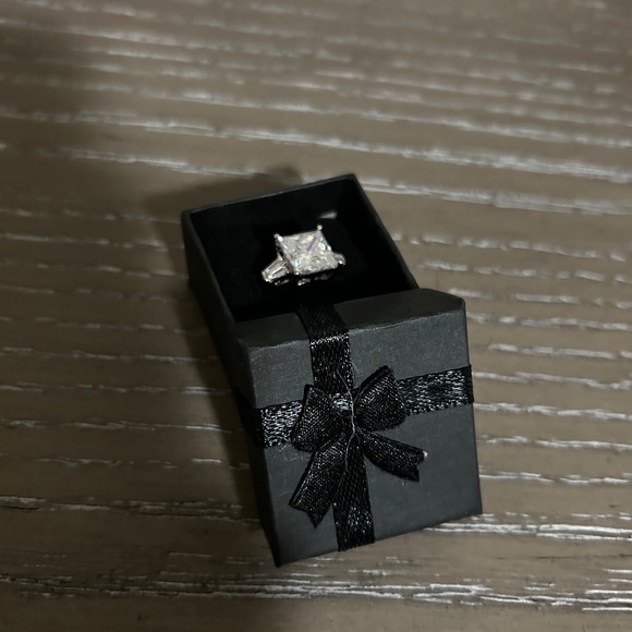 GRA Moissanite 4 cart Engagement Ring Special occasions, Class D - Picture 8 of 13